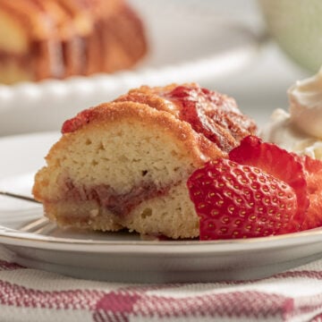 keto strawberry cake on plate