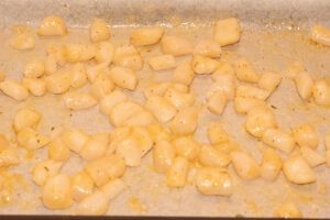 seasoned scallops on baking sheet.
