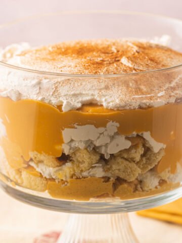 keto pumpkin trifle in glass bowl.