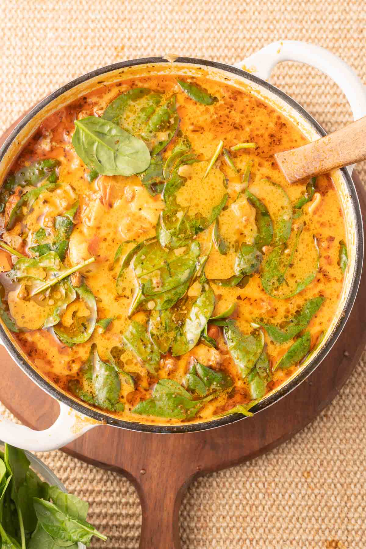 Sausage tortellini with spinach in large pot.